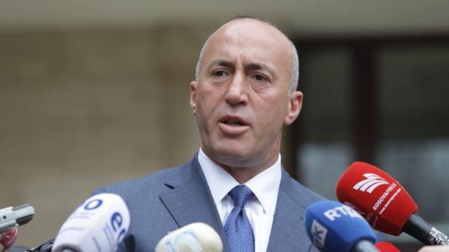 Haradinaj foto - Haradinaj: Lutjet tona janë për të prekurit dhe të plagosurit e shpërthimit që ndodhi sot në Ferizaj